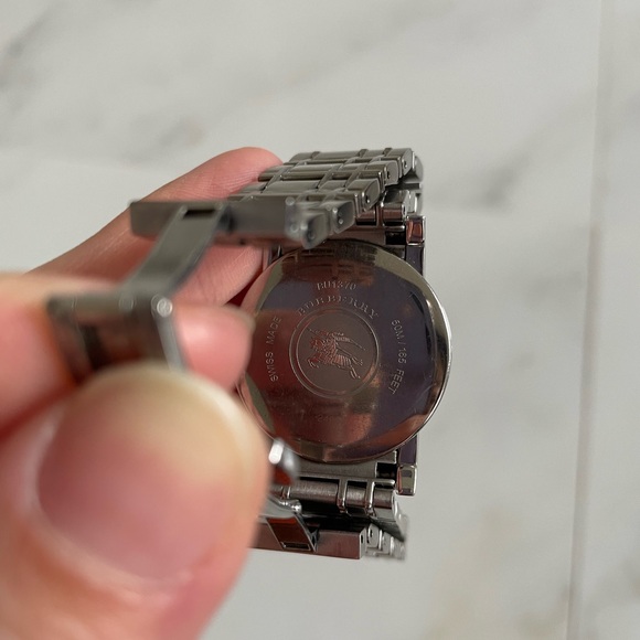 BURBERRY
Heritage Diamond Mother of Pearl Dial Stainless Steel Ladies Watch - Picture 9 of 11